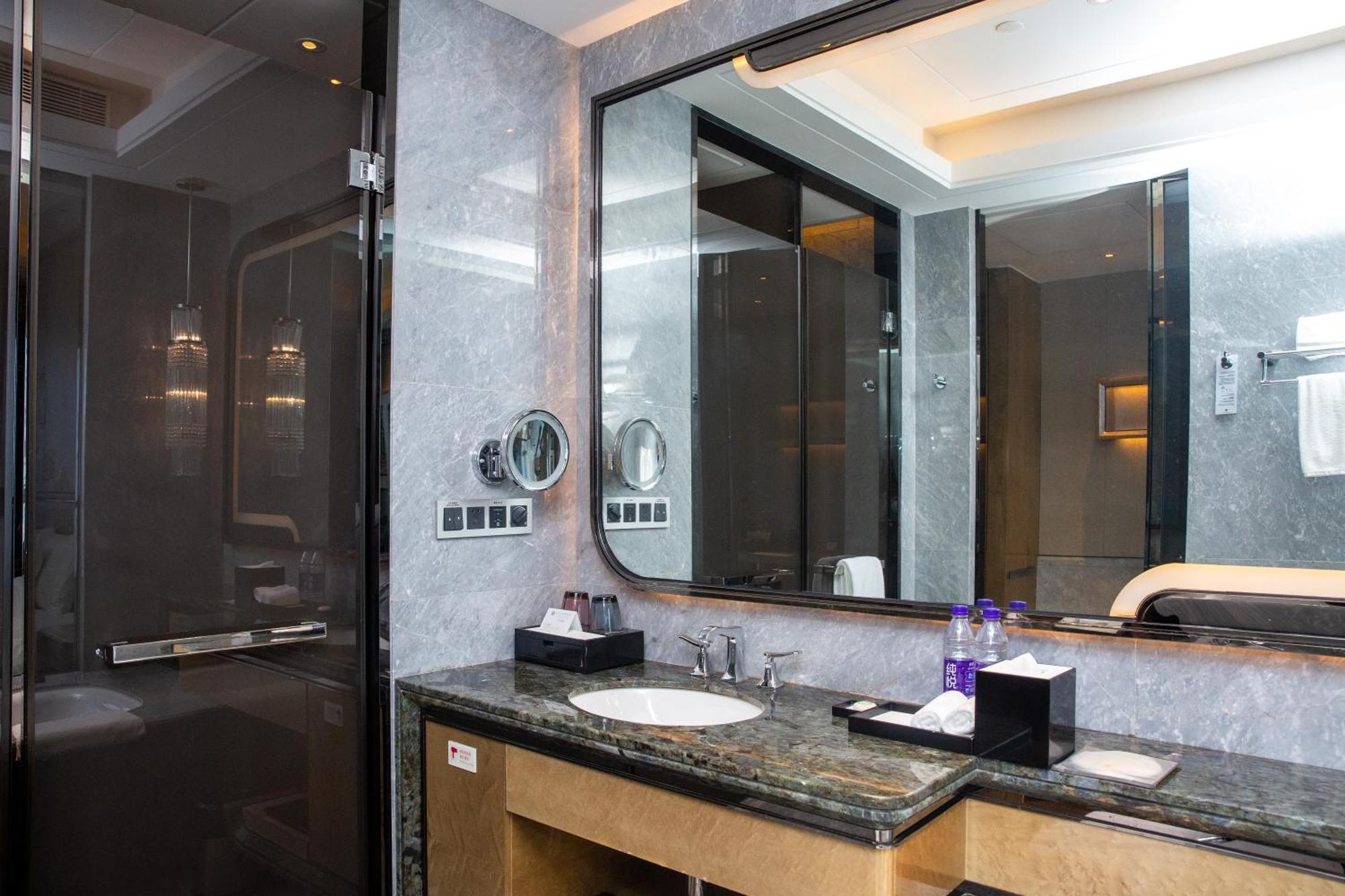 Готель Pullman Yantai Center Екстер'єр фото