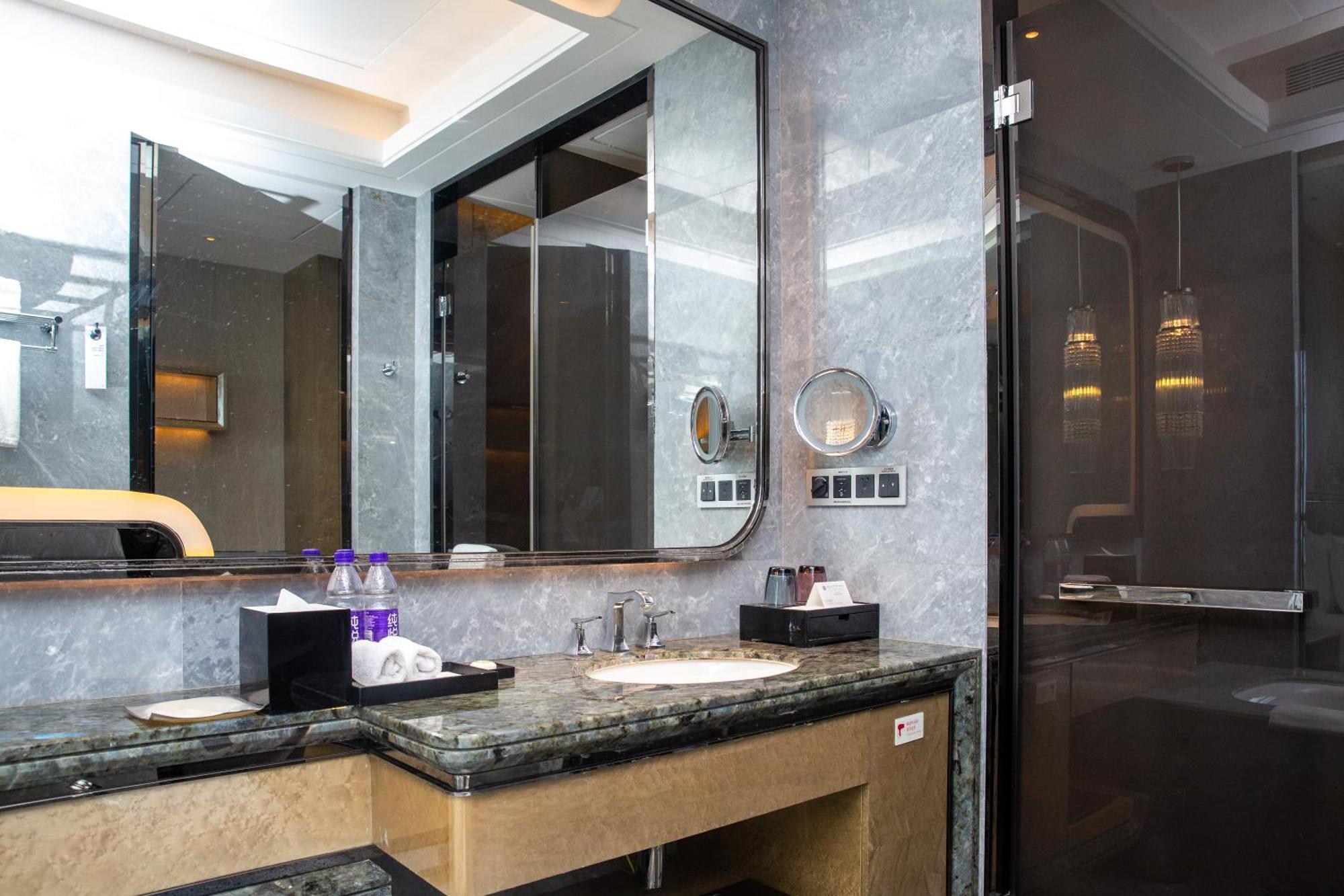 Готель Pullman Yantai Center Екстер'єр фото