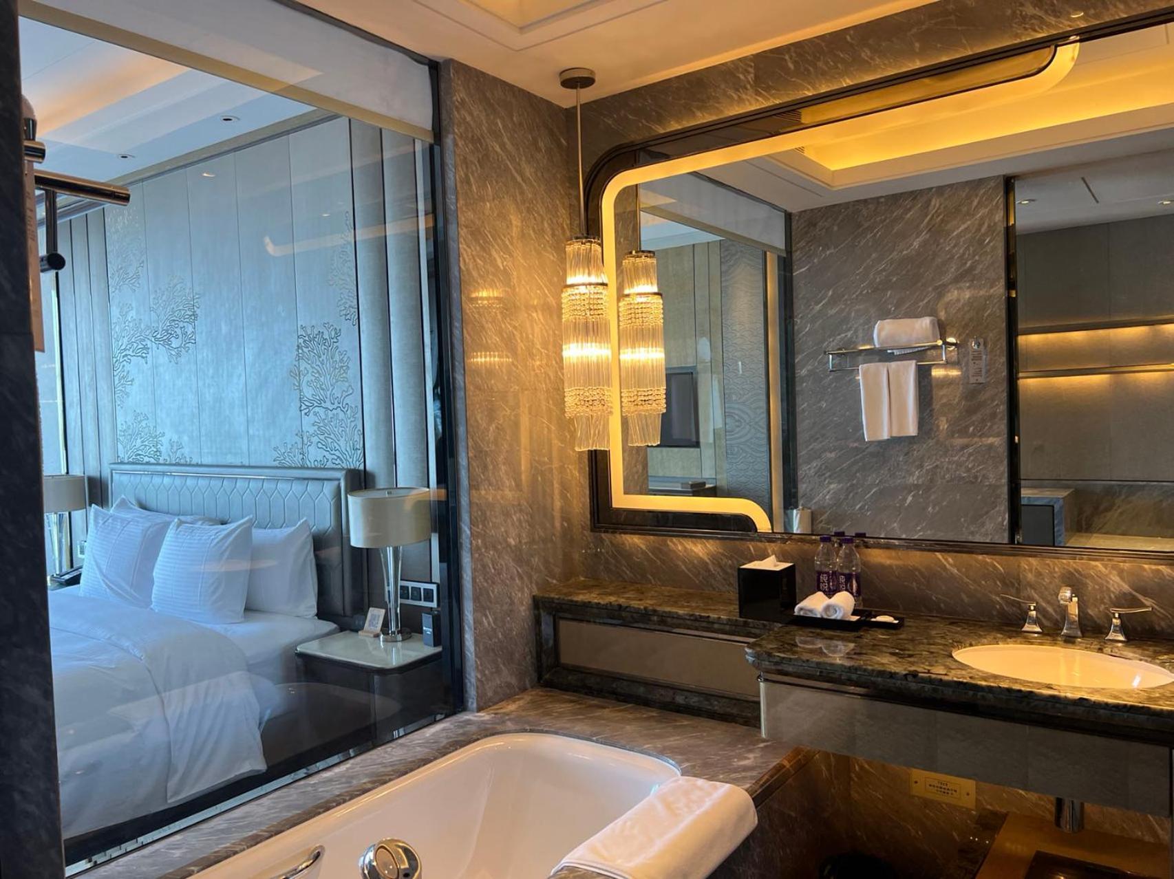 Готель Pullman Yantai Center Екстер'єр фото